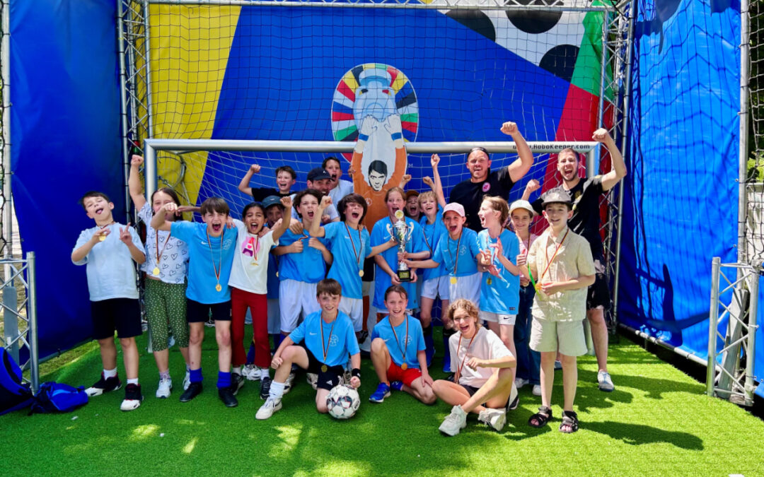 Die I. E. Lichtigfeld-Schule gewinnt spannendes Fußballturnier der Frankfurter Grundschulen