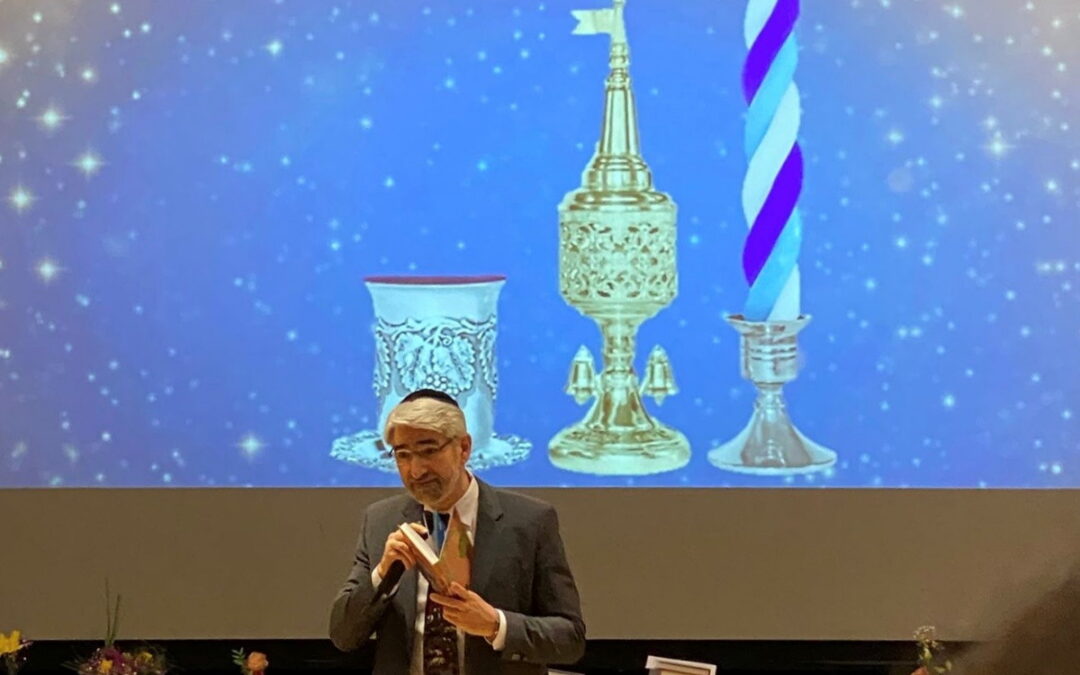 Übergabe der neuen Siddurim